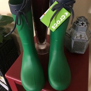 Kelly green Croc rain boot